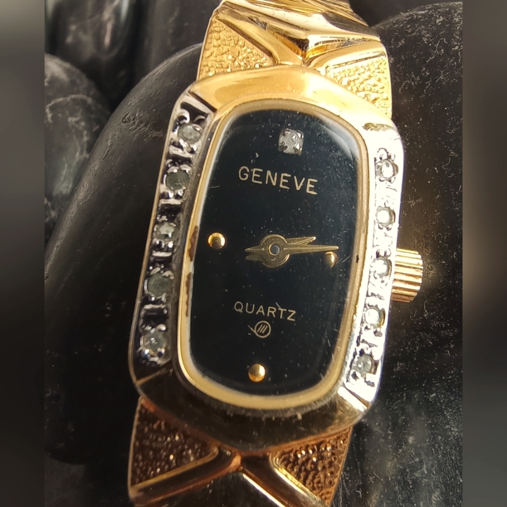GENEVE Quartz Ladies Watch Diamonds Goldtone Bracelet